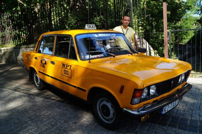 Taksówka niczym ze "Zmienników" jeździ po Olkuszu
