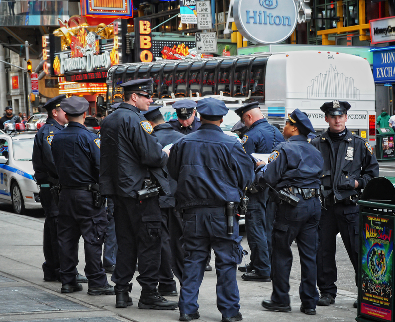 Nowojorscy policjanci przechwycili 2500 broni palnej
