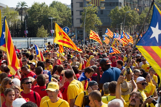 Barcelona: Starcia demonstrujących z policją Barcelona: Starcia demonstrujących z policją