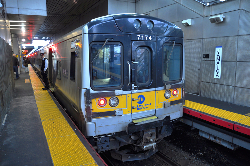 Jeden bilet na autobus, metro i Long Island Rail Road Jeden bilet na autobus, metro i Long Island Rail Road