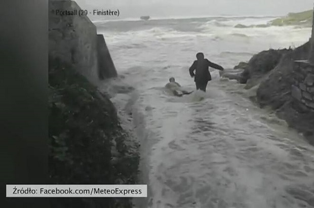 Małżeństwo francuskich emerytów wciągnięte do oceanu (video) Małżeństwo francuskich emerytów wciągnięte do oceanu (video)