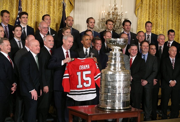 Hokeiści Chicago Blackhawks spotkali się z prezydentem Barackiem Obamą Hokeiści Chicago Blackhawks spotkali się z prezydentem Barackiem Obamą