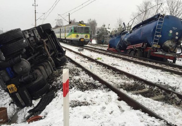 Zderzenie pociągu z cysterną w Nowej Soli Zderzenie pociągu z cysterną w Nowej Soli