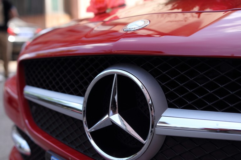 Nowoczesny Mercedes skradziony sprzed hotelu