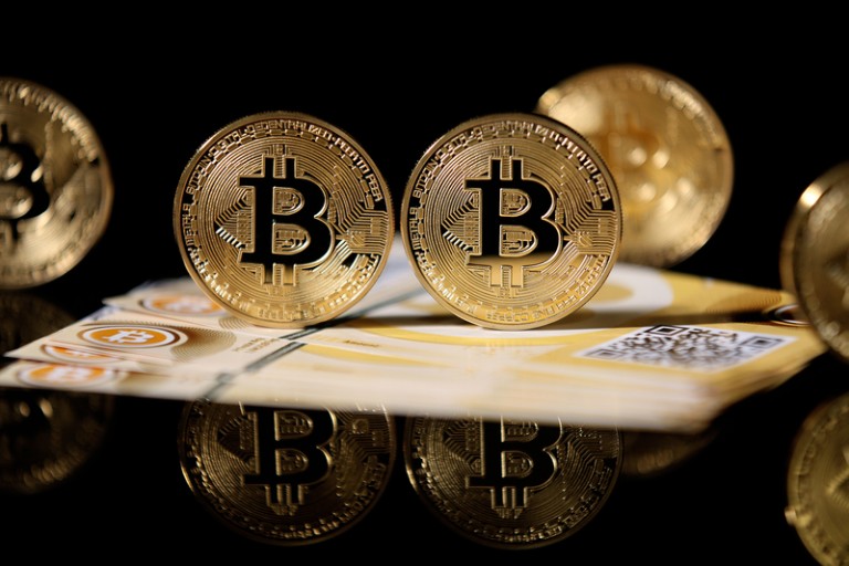 61-latek chciał zarobić na kryptowalutach – stracił 460 tys. zł