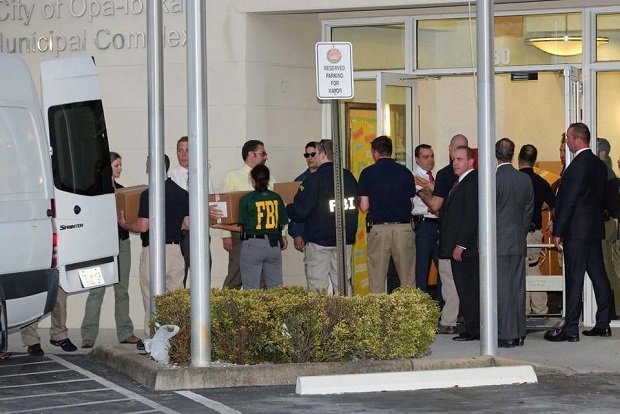 Nalot FBI na ratusz w Opa-locka Nalot FBI na ratusz w Opa-locka