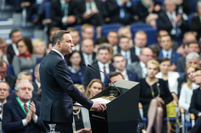 Prezydent Duda: “Przyjmując chrzest nasi przodkowie przyjęli rdzeń, wokół którego kształtował się polski naród” Prezydent Duda: “Przyjmując chrzest nasi przodkowie przyjęli rdzeń, wokół którego kształtował się polski naród”