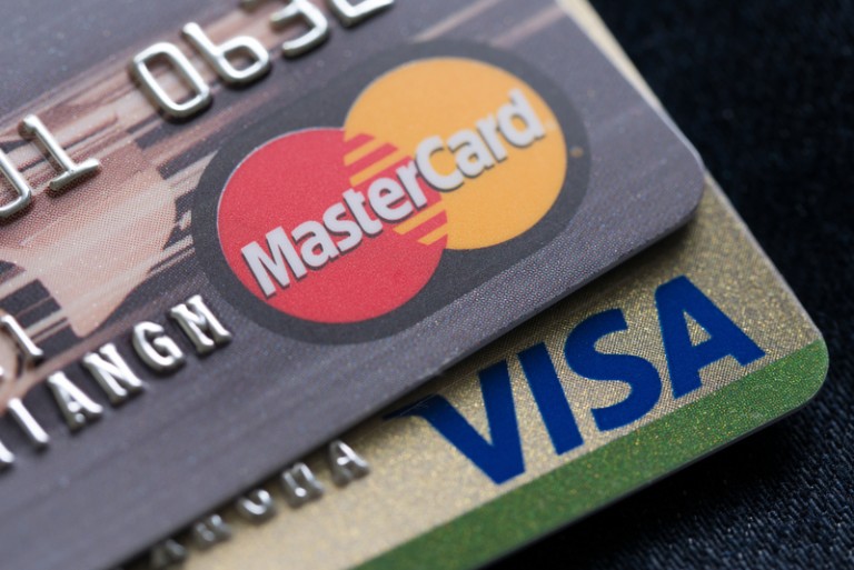 Listonoszka oskarżona o kradzież kart kredytowych