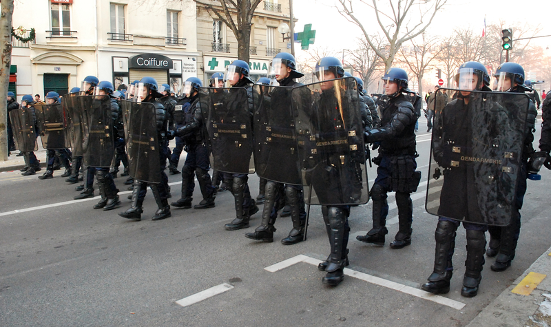 Starcia francuskiej młodzieży z policją Starcia francuskiej młodzieży z policją