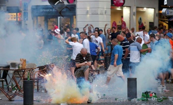 Anglicy rozrabiają w Marsylii Anglicy rozrabiają w Marsylii