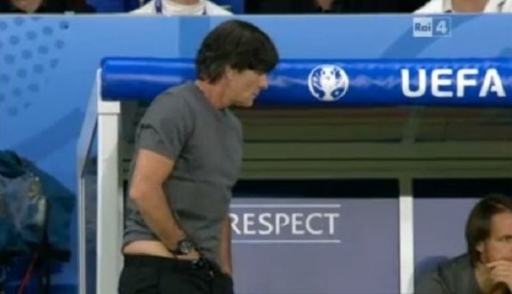 Co robi Joachim Loew, gdy nikt nie patrzy (Video) Co robi Joachim Loew, gdy nikt nie patrzy (Video)