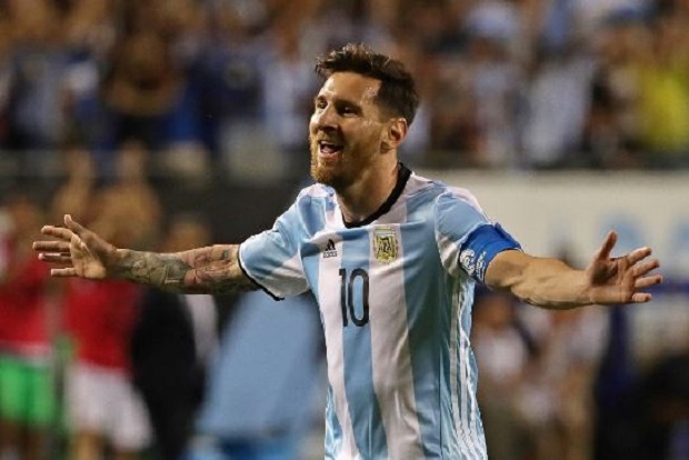 Messi gra艂 p贸艂 godziny i ustrzeli艂 hattricka! Argentyna wygrywa grup臋 D Messi gra艂 p贸艂 godziny i ustrzeli艂 hattricka! Argentyna wygrywa grup臋 D