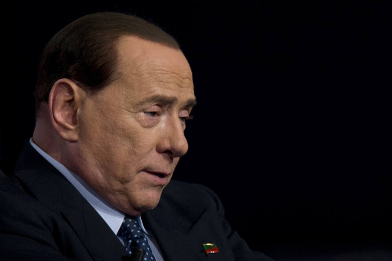 Silvio Berlusconi sprzedaje AC Milan Silvio Berlusconi sprzedaje AC Milan