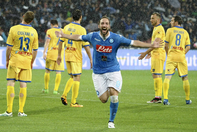 Gonzalo Higuain przechodzi za gigantyczne pieniądze do Juventusu! Gonzalo Higuain przechodzi za gigantyczne pieniądze do Juventusu!