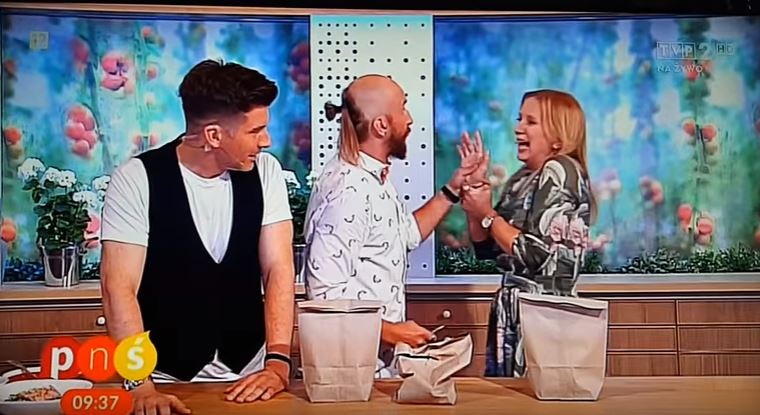 Nieudana sztuczka w TVP, przebił dłoń prowadzającej! “O ku*wa! Przepraszam” Nieudana sztuczka w TVP, przebił dłoń prowadzającej! “O ku*wa! Przepraszam”