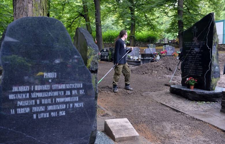 Genetycy poszukują krewnych ofiar zbrodni wołyńskiej Genetycy poszukują krewnych ofiar zbrodni wołyńskiej