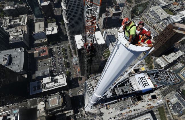 W Los Angeles stanął najwyższy budynek na zachodzie USA W Los Angeles stanął najwyższy budynek na zachodzie USA