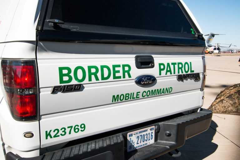 Pogranicznicy przechwytują recydywistów na granicy USA-Meksyk. Wśród nich gangsterzy i pedofile