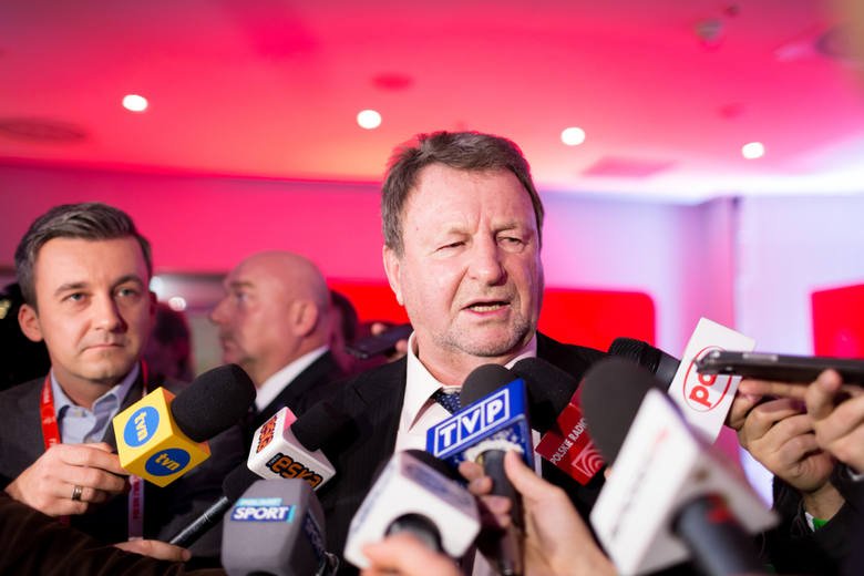Trwa zjazd delegatów PZPN. Wściekły Wojciechowski opuścił salę! Trwa zjazd delegatów PZPN. Wściekły Wojciechowski opuścił salę!
