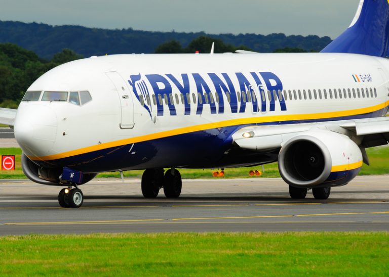 Ryanair zwalnia pracowników we Wrocławiu. Kiedy wznowi loty?