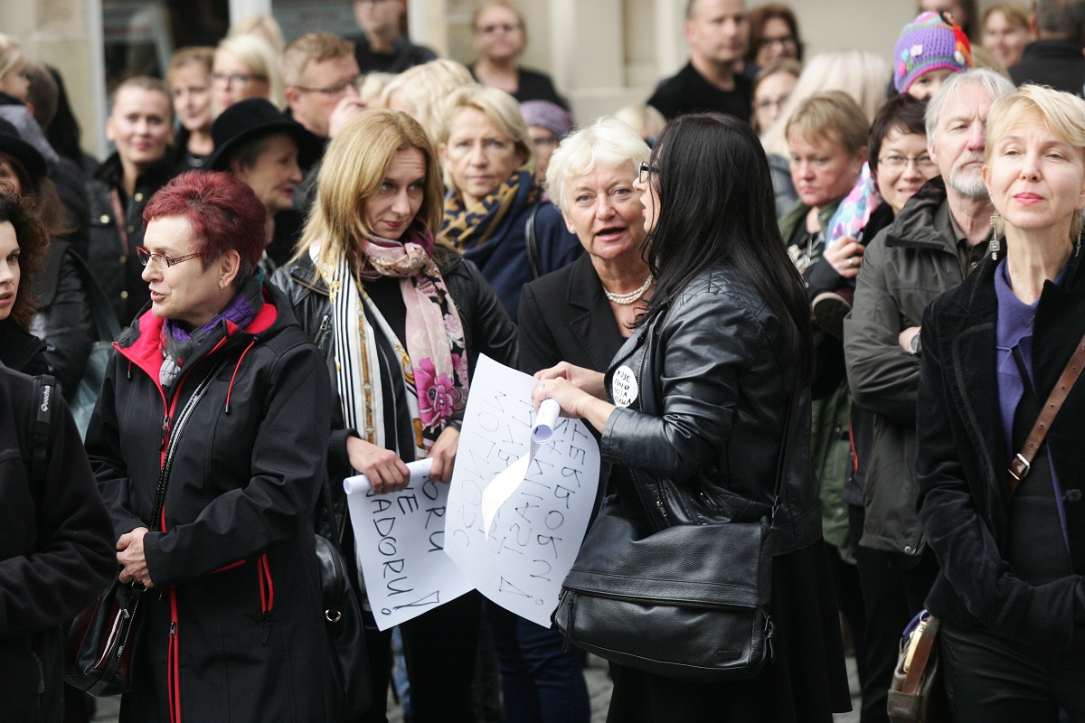 Włochy: Protestując przeciw dyskryminacji kobiet wiele organizacji związkowych ogłosiło 24-godzinny strajk generalny Włochy: Protestując przeciw dyskryminacji kobiet wiele organizacji związkowych ogłosiło 24-godzinny strajk generalny