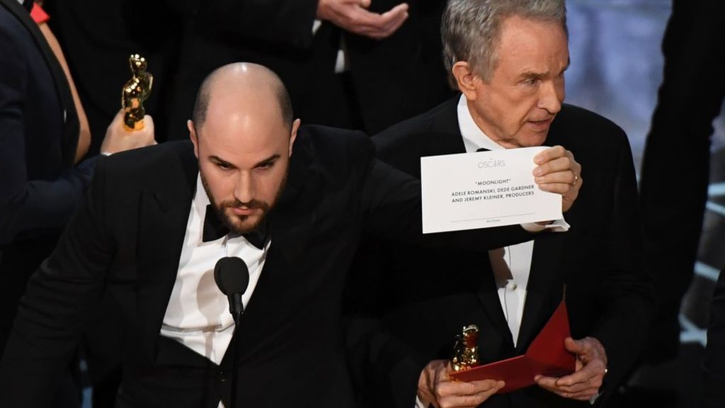 Wielka wpadka na Oscarach! Za najlepszy film nagrodę dostaje “Moonlight”! Wielka wpadka na Oscarach! Za najlepszy film nagrodę dostaje “Moonlight”!