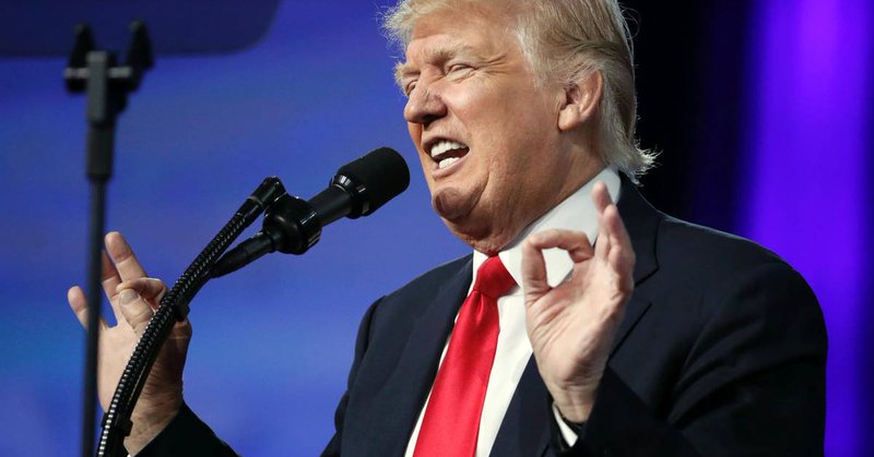 Trump spotkał się z ofiarami masakry w szkole. Zaproponował, by zbroić nauczycieli Trump spotkał się z ofiarami masakry w szkole. Zaproponował, by zbroić nauczycieli