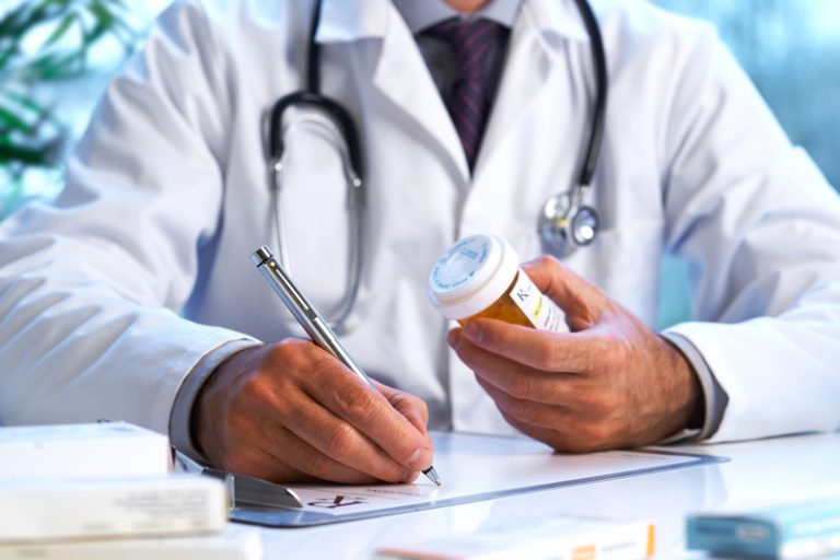 USA: Rozbito grupę lekarzy, którzy hurtowo wypisywali recepty na opioidy