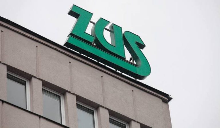Od każdego zlecenia zapłacimy ZUS?! Rząd szuka pieniędzy, a ten ruch da ZUS-owi nawet 4 mld zł