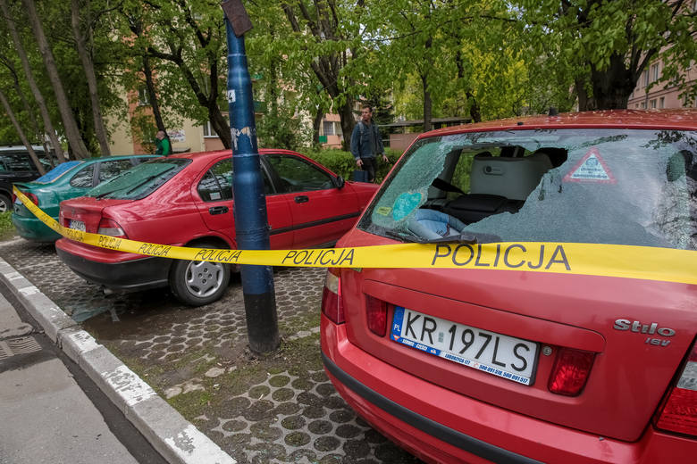 20-latek przyznał się do zniszczenia 28 aut w Krakowie 20-latek przyznał się do zniszczenia 28 aut w Krakowie