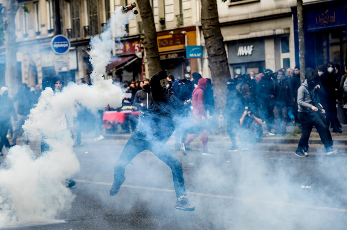 Paryż: manifestacje przeciwko Frontowi Narodowemu i Marine Le Pen Paryż: manifestacje przeciwko Frontowi Narodowemu i Marine Le Pen