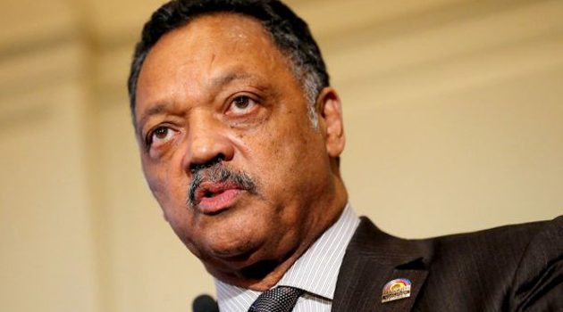 Pastor Jesse Jackson z synem proszą prezydenta o zwolnienie Blagojevicha Pastor Jesse Jackson z synem proszą prezydenta o zwolnienie Blagojevicha