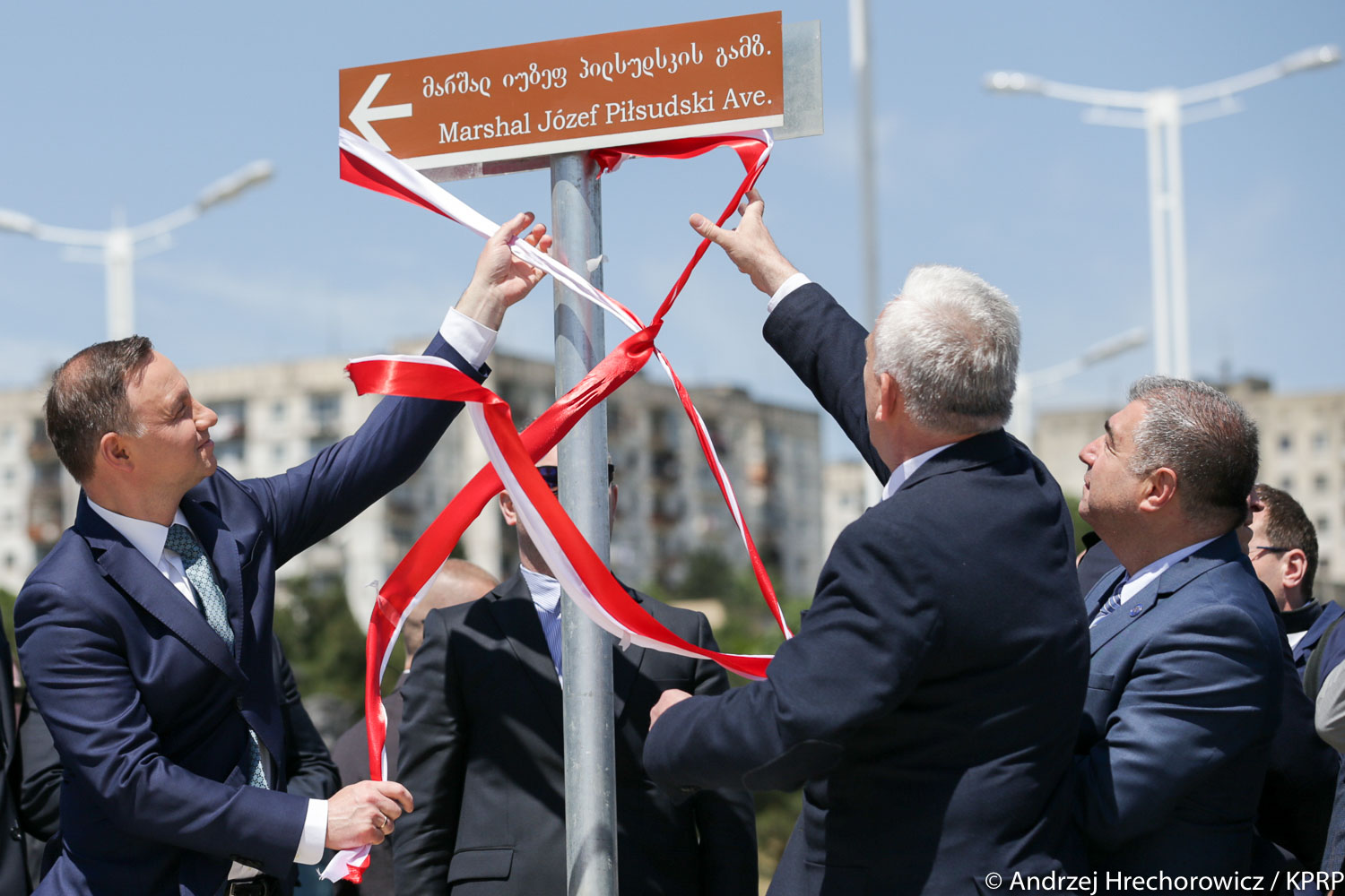 Andrzej Duda otworzył w Tbilisi Aleję Józefa Piłsudskiego Andrzej Duda otworzył w Tbilisi Aleję Józefa Piłsudskiego