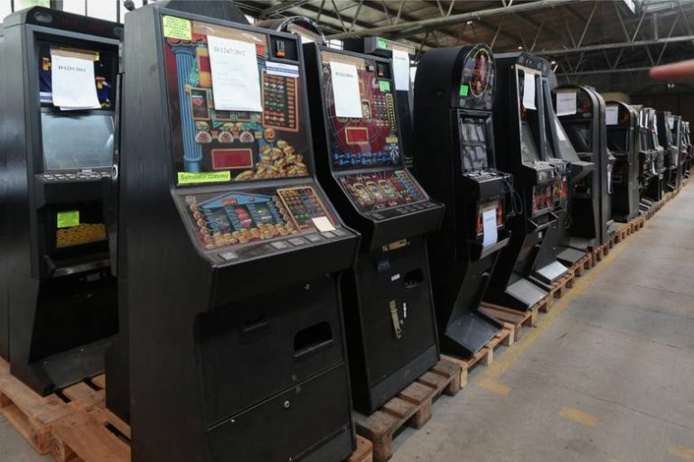 KAS zabezpieczyła 65 nielegalnych automatów do gier