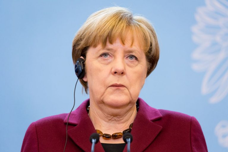 Merkel: Nie wykluczamy przywrócenia kontroli granicznych