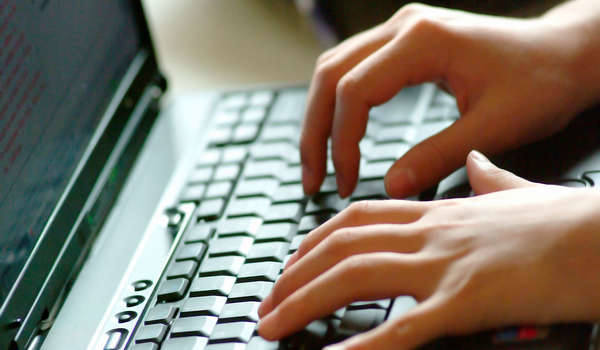 Wielki przekręt w internecie. Policja szuka poszkodowanych Wielki przekręt w internecie. Policja szuka poszkodowanych