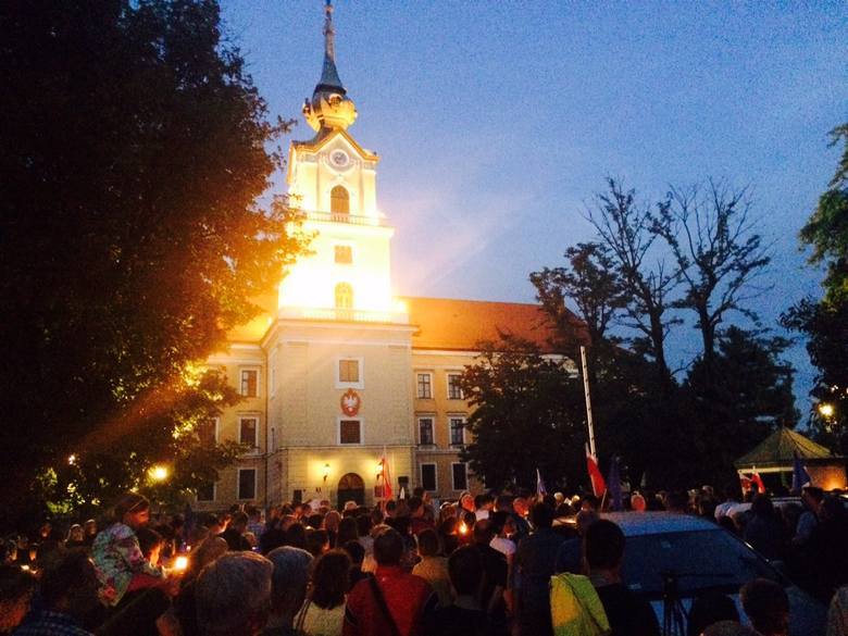 Podkarpackie: Kilkaset osób protestowało przed sądem w Rzeszowie Podkarpackie: Kilkaset osób protestowało przed sądem w Rzeszowie