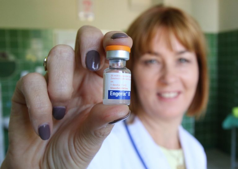 Pierwsza szczepionka przeciwko koronawirusowi może być dostępna za 18 miesięcy