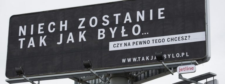 Polityczna czy merytoryczna decyzja? Prokuratura odmówiła wszczęcia śledztwa przeciwko Polskiej Fundacji Narodowej za kampanię „Sprawiedliwe Sądy”