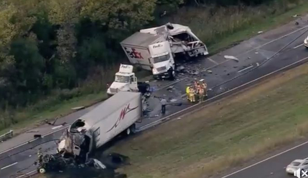 Śmiertelny wypadek na I-80. Zderzyły się 3 ciężarówki Śmiertelny wypadek na I-80. Zderzyły się 3 ciężarówki