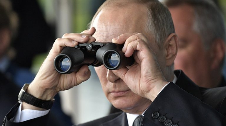 Coraz mniej Rosjan ufa Władimirowi Putinowi [SONDAŻ]