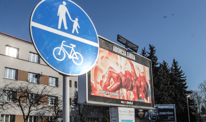 Sąd nałożył grzywnę za antyaborcyjne plakaty w Rzeszowie Sąd nałożył grzywnę za antyaborcyjne plakaty w Rzeszowie