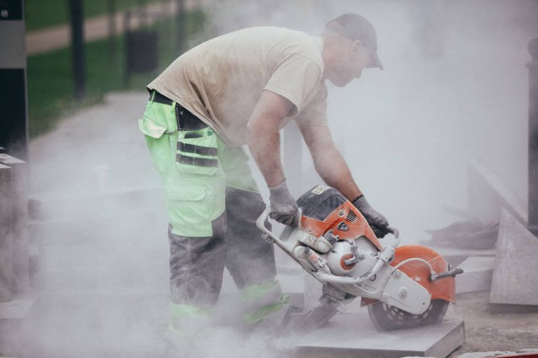 Raport: Brakuje specjalistów z fachem w ręku