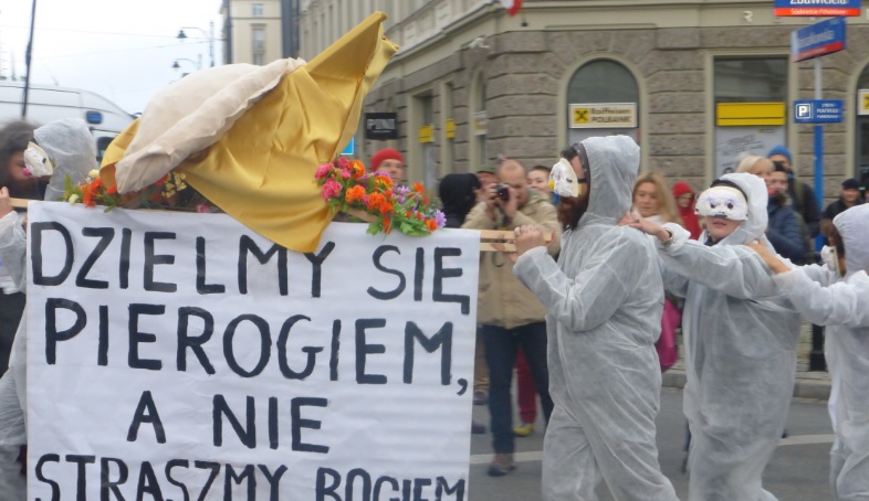 ,,My chcemy Boga” kontra ,,Dzielmy się pierogiem, a nie straszmy Bogiem” ,,My chcemy Boga” kontra ,,Dzielmy się pierogiem, a nie straszmy Bogiem”