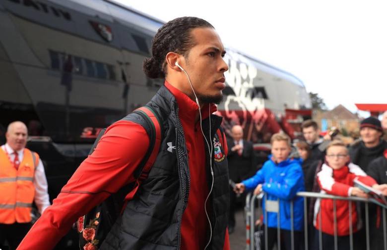 Transfery. Van Dijk ponad wszystko. Holender blisko odejścia z Southamptonu Transfery. Van Dijk ponad wszystko. Holender blisko odejścia z Southamptonu