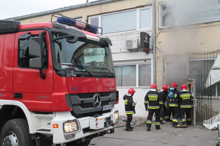 Wybuch gazu w kamienicy w Leśnej na Dolnym Śląsku. Straż pożarna wydobyła wszystkich poszkodowanych