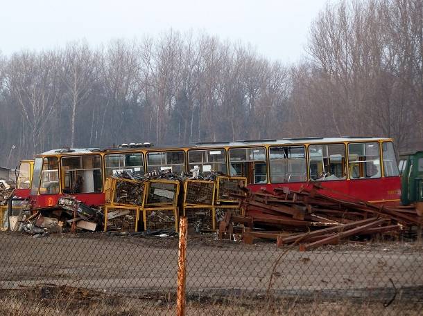 Cmentarzysko tramwaj贸w: Czy wiecie co dzieje si臋 z wys艂u偶onymi wagonami? Cmentarzysko tramwaj贸w: Czy wiecie co dzieje si臋 z wys艂u偶onymi wagonami?