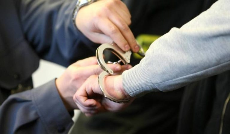 Nastolatek porwał i kazał się wozić