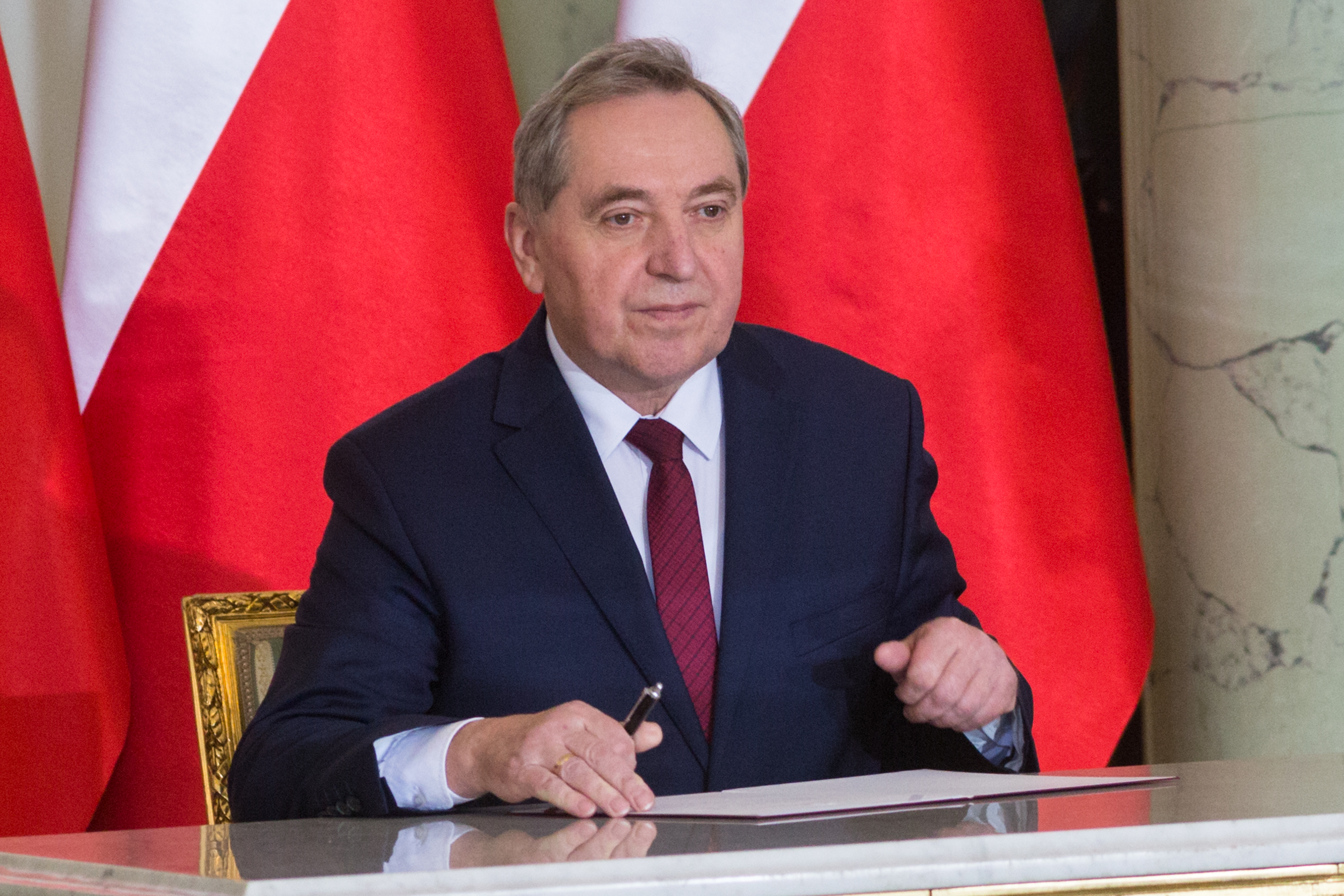 PO zapowiada wniosek o odwołanie ministra środowiska za to, że Polska może stracić unijne dotacje między innymi na wymianę starych pieców PO zapowiada wniosek o odwołanie ministra środowiska za to, że Polska może stracić unijne dotacje między innymi na wymianę starych pieców