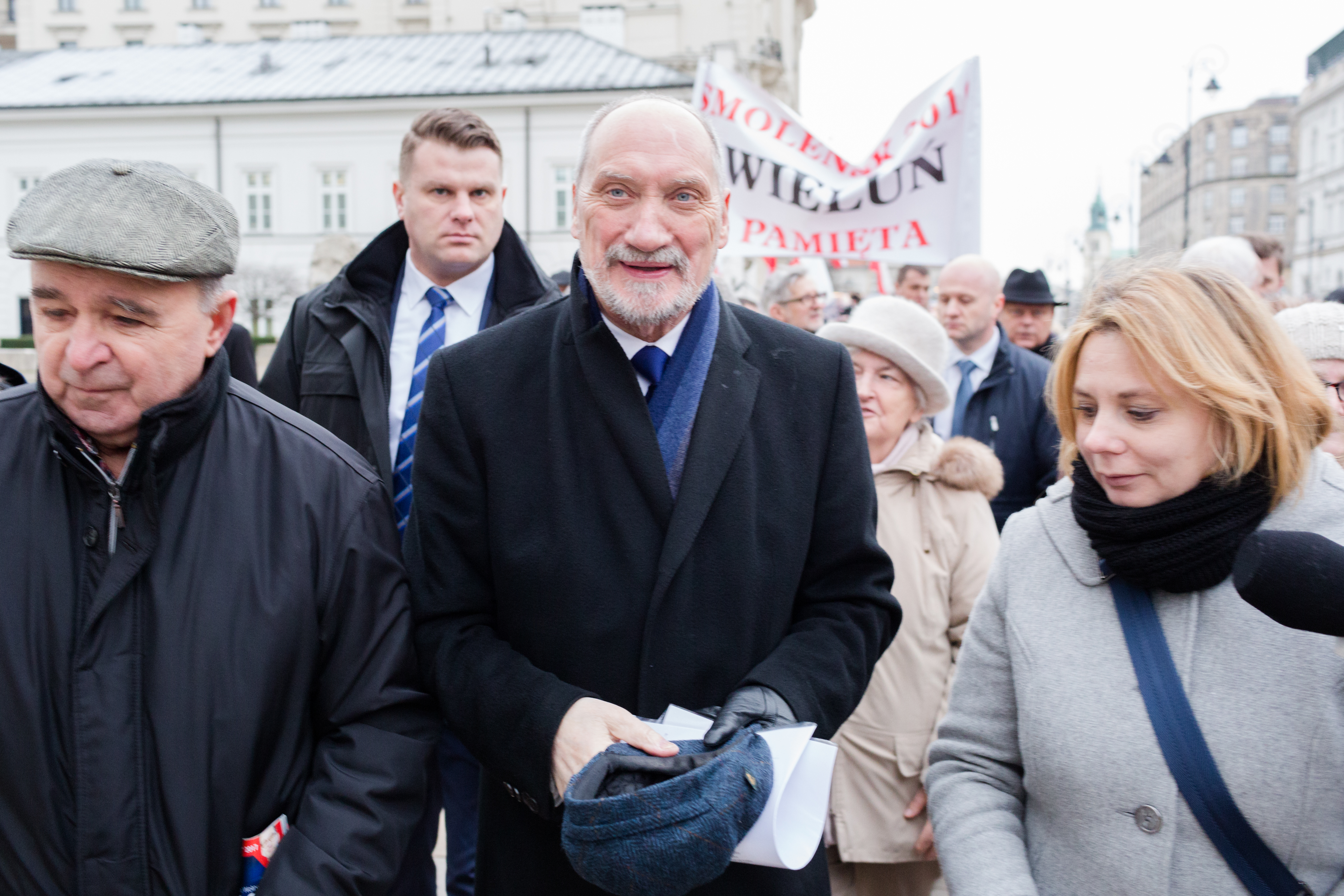 Pracownicy MON w półtora roku wydali prawie 15 mln zł za pomocą kart płatniczych Pracownicy MON w półtora roku wydali prawie 15 mln zł za pomocą kart płatniczych